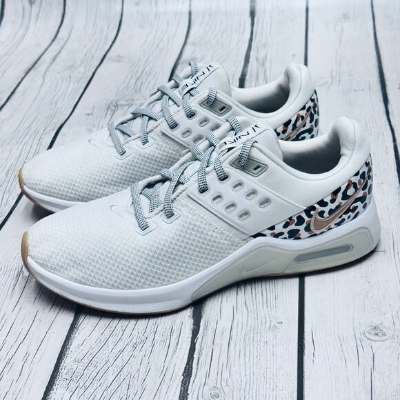 Nike womens Air Max Bella TR 4 Premium Size  9 - Picture 1 of 10